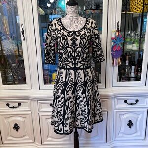 Sandra Darren Black and White 3/4 Sleeve Knit Dress M